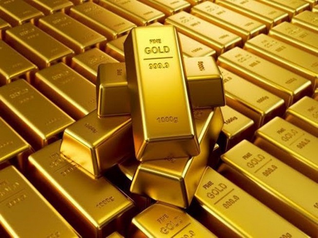 Giá vàng là một chủ đề luôn rất được quan tâm và theo dõi. Tuy nhiên, với nhiều lợi ích kinh tế và ý nghĩa văn hóa, việc sở hữu vàng không chỉ dừng lại ở mức độ đầu tư. Vàng là món quà tuyệt vời khiến cho bất kỳ ai cũng thấy hạnh phúc và trân quý.