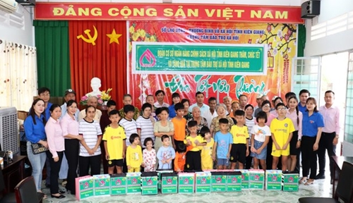 Ngân hàng chính sách xã hội Kiên Giang thăm, chúc tết Tân Sửu Trung tâm bảo trợ xã hội tỉnh