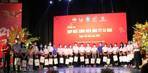 TP Hồ Chí Minh ​tặng 2 000 phần quà cho sinh viên đón Tết xa nhà