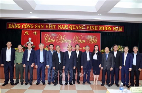 Thủ tướng chúc Tết các đồng chí nguyên lãnh đạo Đảng, Nhà nước tại miền Trung
