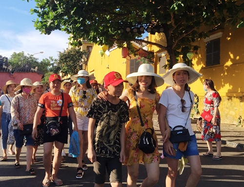 Du lịch Việt Nam 2021 tìm thời cơ trong thách thức