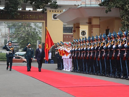 Thủ tướng Nguyễn Xuân Phúc thăm, làm việc với Sư đoàn Phòng không Hà Nội