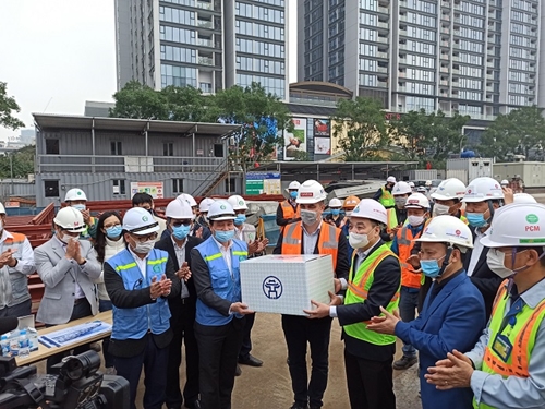 Chủ tịch UBND TP Hà Nội thăm, chúc Tết tại dự án đường sắt đô thị Hà Nội