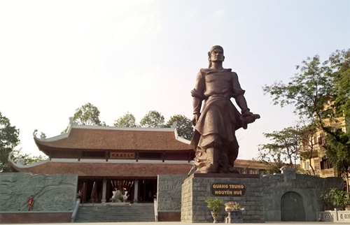 Thường trực Thành ủy Hà Nội dâng hương tưởng nhớ Hoàng đế Quang Trung - Nguyễn Huệ