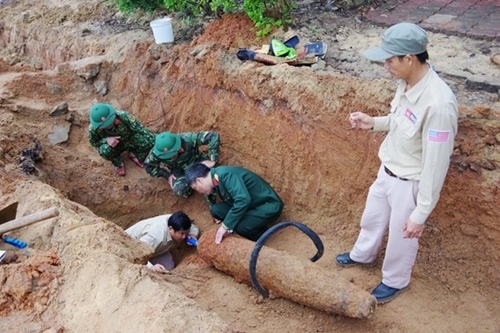 Xử lý thành công quả bom nặng 227 kg tại Quảng Bình