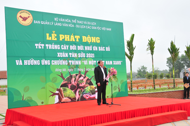 Bác Hồ - Tôn vinh người được yêu quý nhất của Việt Nam, tài năng và tầm nhìn của ông đã truyền cảm hứng cho một thế giới mới. Hình ảnh Bác Hồ không chỉ là biểu tượng của đất nước Việt Nam, mà còn là niềm kiêu hãnh và nguồn cảm hứng cho người dân toàn cầu. Hãy coi video này để tìm hiểu về một người đàn ông vĩ đại.