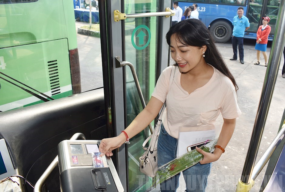 TP HCM thêm 1 năm thí điểm thẻ thông minh cho xe buýt  Báo Người lao động