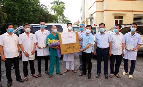 Vĩnh Phúc 6 cán bộ y tế lên đường hỗ trợ tỉnh Bắc Giang chống dịch COVID-19