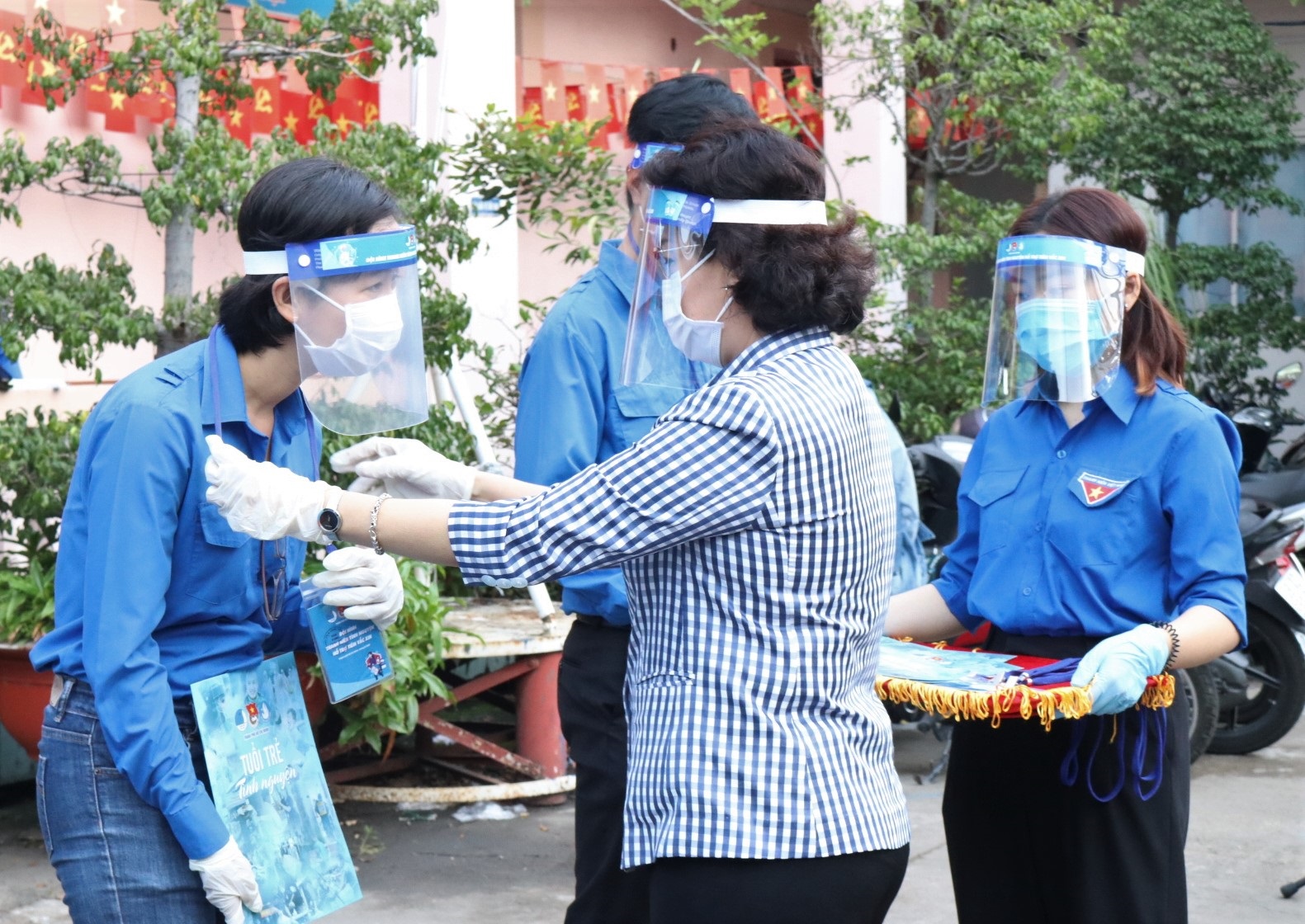 TP Hồ Chí Minh: 4.000 tình nguyện viên hỗ trợ công tác tiêm vắc xin