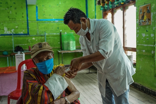 Bhutan Chỉ trong vòng một tuần, hơn 90 dân số được tiêm mũi vaccine thứ hai ngừa COVID-19
