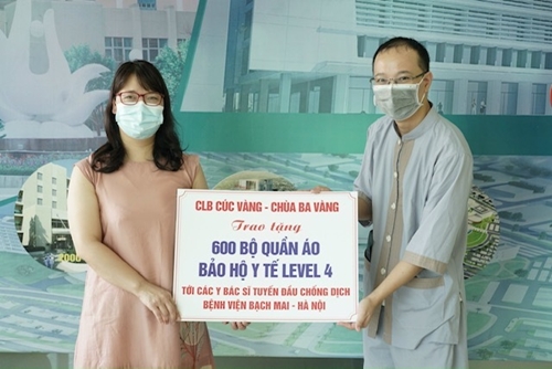 Phật tử chùa Ba Vàng ủng hộ 1000 bộ đồ bảo hộ chống dịch cấp độ 4 cho bệnh viện Bạch Mai và Nhi Trung ương