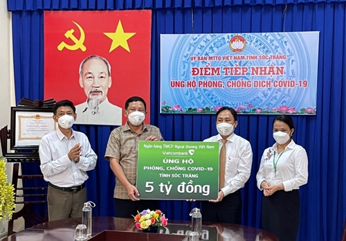 Vietcombank ủng hộ 5 tỷ đồng cho phòng, chống dịch tại tỉnh Sóc Trăng
