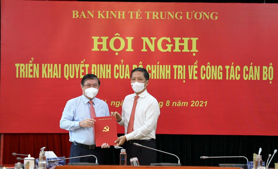 Đồng chí Nguyễn Thành Phong nhận chức Phó Trưởng Ban Kinh tế Trung ương