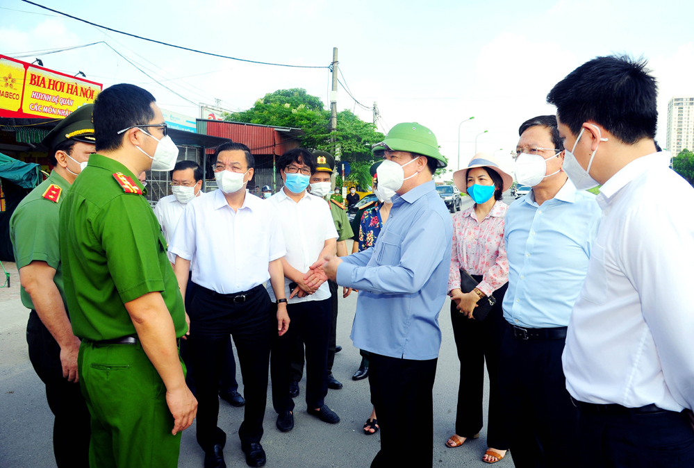 Bí thư Thành ủy Hà Nội: Tạo đồng thuận, tổ chức phân vùng phòng, chống dịch hiệu quả