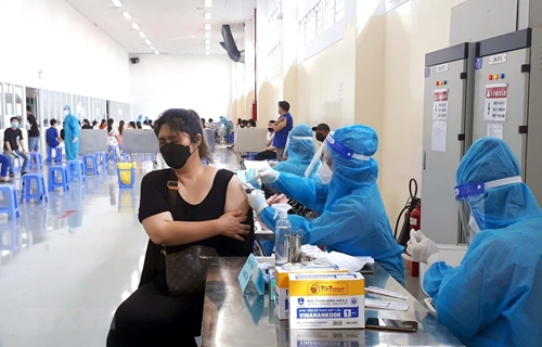 Việt Nam ghi nhận 13 137 ca nhiễm COVID-19 mới trong ngày