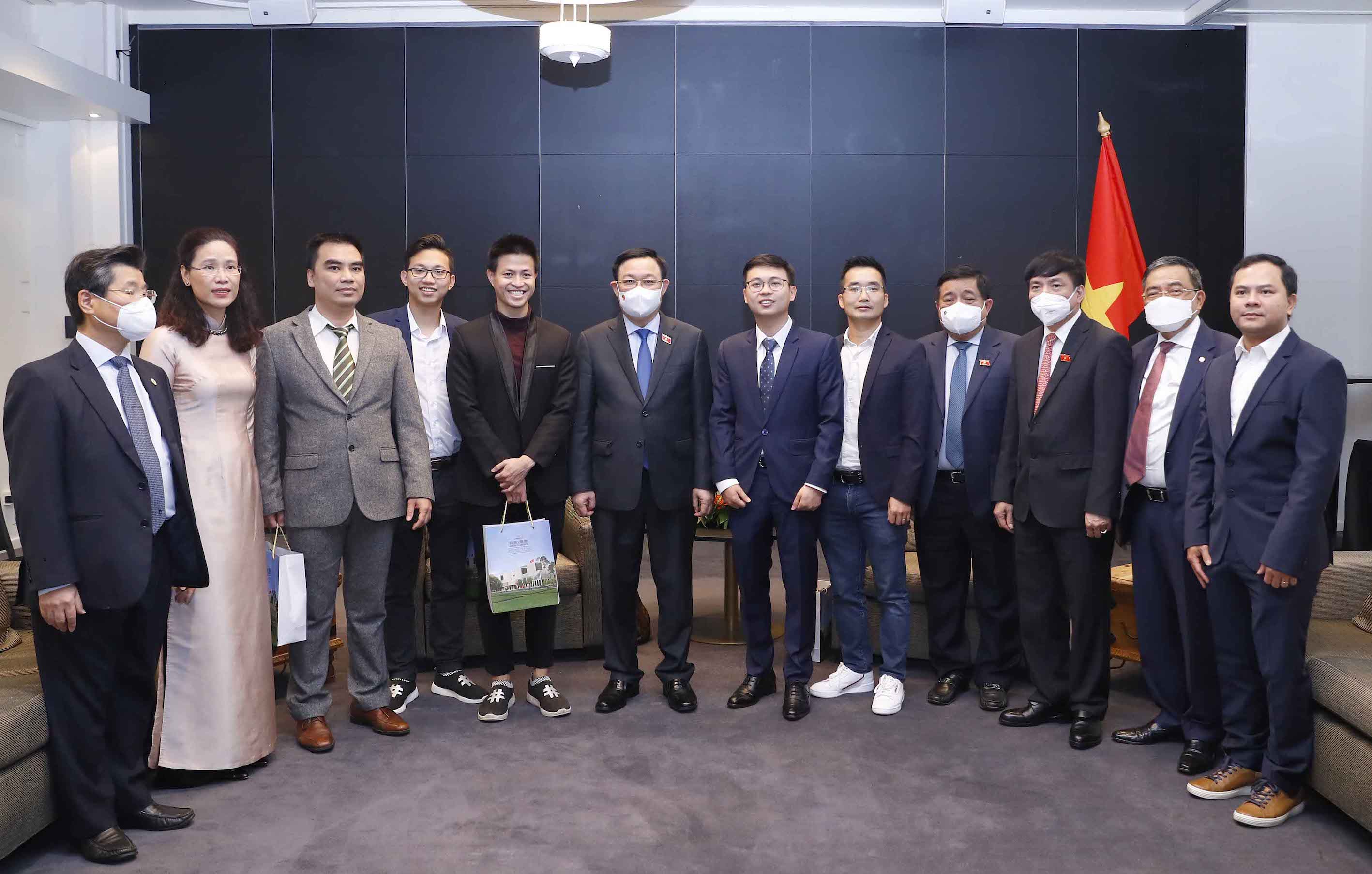 Chủ tịch Quốc hội tiếp các doanh nghiệp trẻ người Việt khởi nghiệp tại Phần Lan
