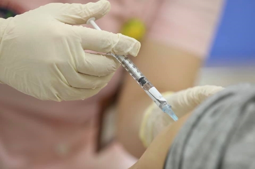 Tiêm vaccine phòng COVID-19 cho trẻ em cần cẩn trọng, đảm bảo an toàn