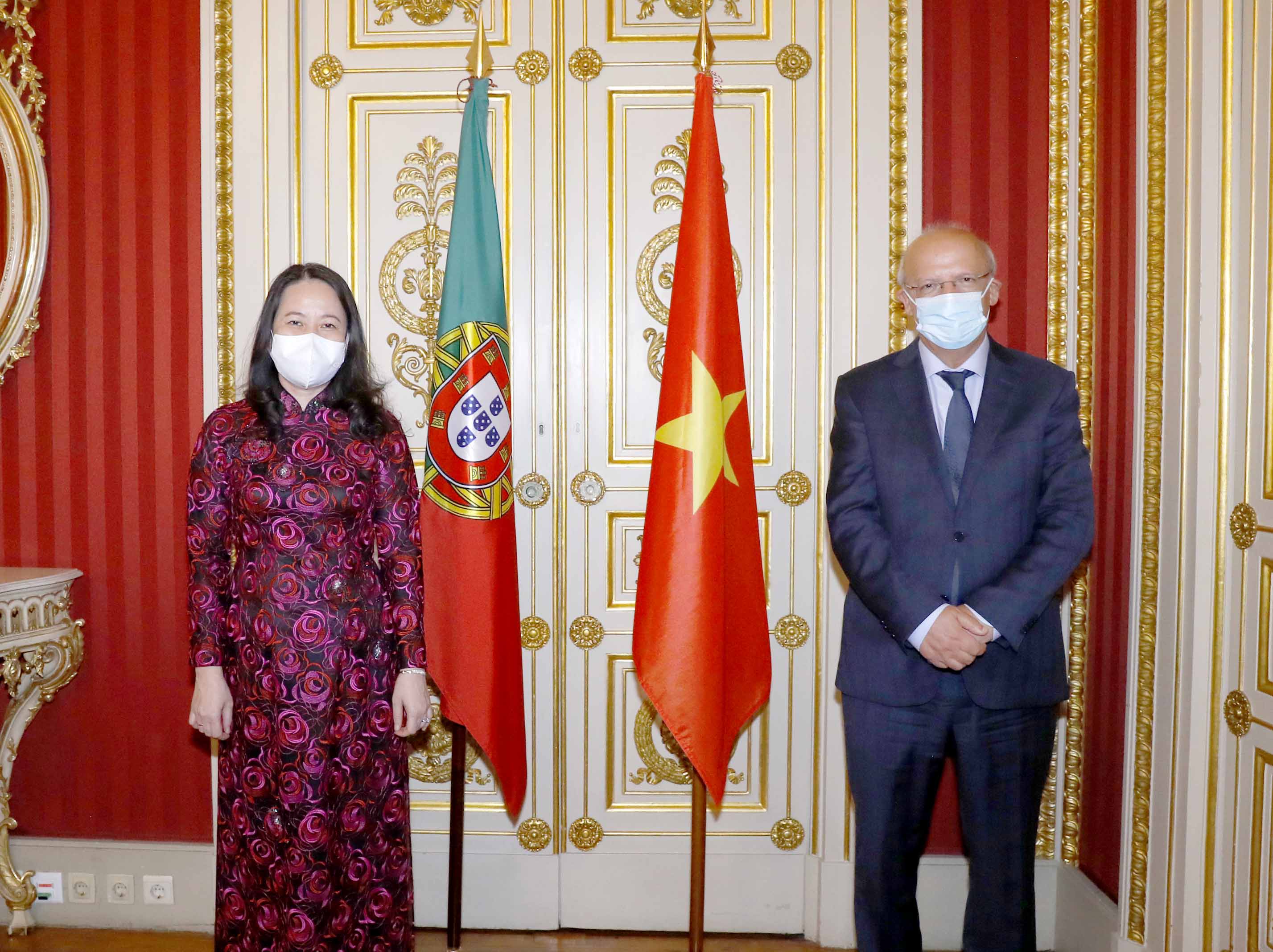 Việt Nam - đối tác ưu tiên của Bồ Đào Nha - một quan hệ đối tác lâu dài và chặt chẽ giữa hai quốc gia. Năm 2024, quan hệ giữa hai nước ngày càng phát triển mạnh mẽ và mang lại nhiều lợi ích cho cả hai bên. Hãy cùng xem hình ảnh đầy ấn tượng và sự phát triển của quan hệ đối tác Việt Nam - Bồ Đào Nha tại đây.