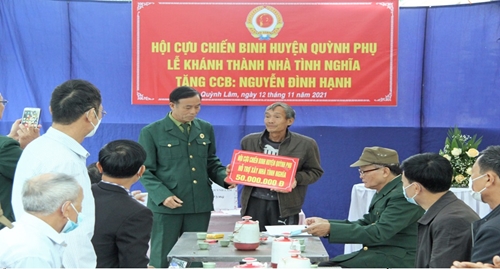 Hội CCB huyện Quỳnh Phụ tổ chức trao 2 nhà tình nghĩa cho hội viên có hoàn cảnh khó khăn