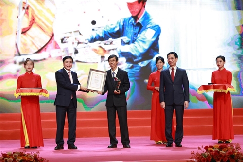 Anh hùng Lao động Trương Thái Sơn được tôn vinh trong chương trình “Vinh quang Việt Nam”