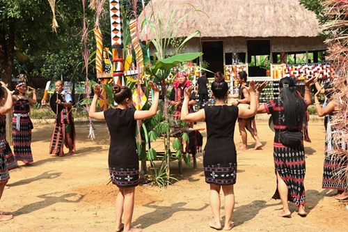 Lễ hội Acha Aza của người Tà Ôi