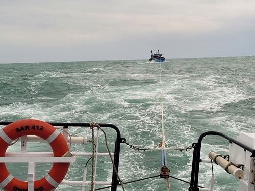Cứu nạn kịp thời 11 thuyền viên gặp nạn trên vùng biển Quảng Trị