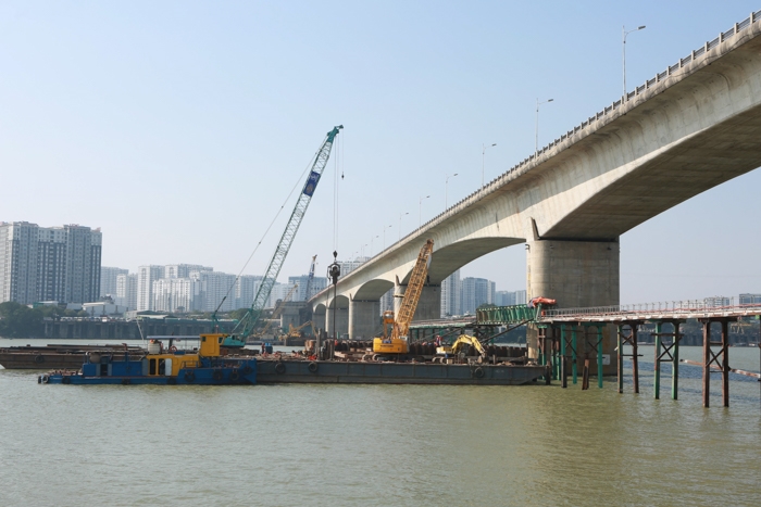Thi công cầu Vĩnh Tuy 2 vượt sông Hồng
