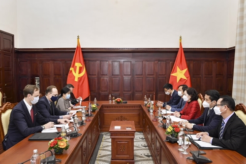 Thống đốc Ngân hàng Nhà nước Nguyễn Thị Hồng tiếp Đại sứ Liên bang Nga tại Việt Nam