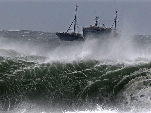 Cảnh báo gió mạnh và sóng lớn trên biển