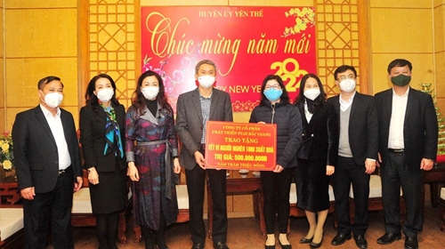 Lãnh đạo tỉnh Bắc Giang thăm, tặng quà nhân dịp Tết Nguyên đán