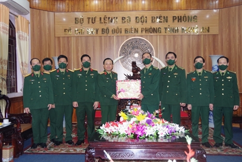 Bộ Tư lệnh Quân khu 4 chúc Tết Bộ đội Biên phòng Nghệ An