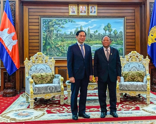 Không ngừng củng cố quan hệ gắn bó Việt Nam-Campuchia