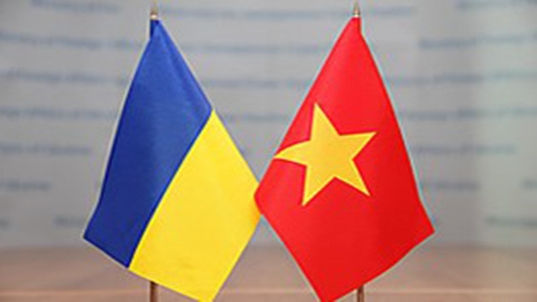 Hợp tác Việt Nam Ukraine
Hợp tác giữa Việt Nam và Ukraine đã trở thành một mặt trận tích cực và hiệu quả trong nhiều lĩnh vực. Một trong những lĩnh vực đó chính là cờ vua và cờ tướng. Việt Nam và Ukraine đang cùng nhau phát triển giải cờ quốc tế, đưa cờ Việt Nam Ukraine đến với trình độ cao nhất.