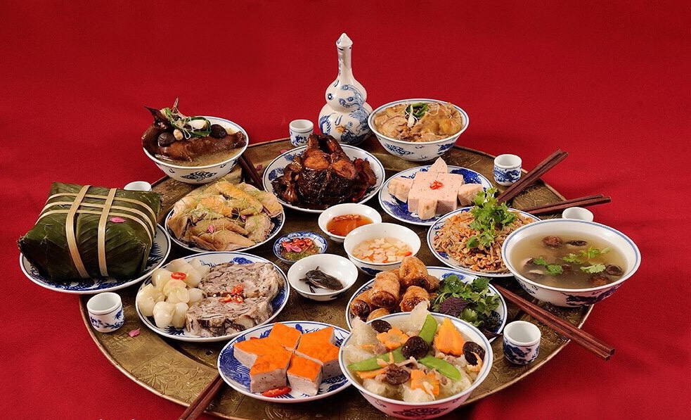 Ẩm thực ngày Tết Hà Thành: Thưởng thức ẩm thực Tết của Hà Thành là một trải nghiệm đặc biệt. Với những món ăn truyền thống và được thổi hồn vào bởi sự tinh tế, thì nơi đây thật sự là một điểm đến tuyệt với trong ngày Tết. Xem ngay ảnh về ẩm thực Tết của Hà Nội để mới biết được điều đó.