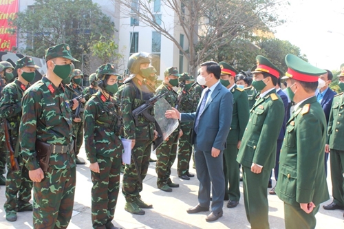 Lãnh đạo tỉnh Hải Dương thăm, tặng quà một số đơn vị làm nhiệm vụ phục vụ Tết