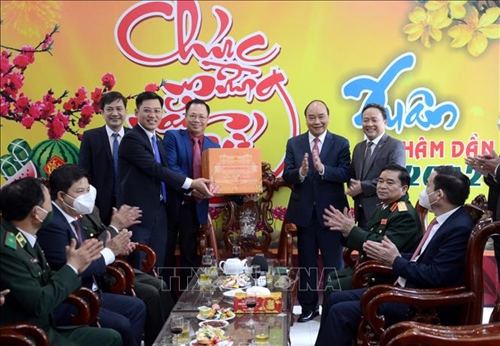Chủ tịch nước Nguyễn Xuân Phúc chúc Tết các đơn vị tại Đà Nẵng