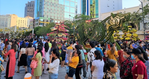 Du xuân trên đường hoa Nguyễn Huệ - Điểm đến quen thuộc của người dân TP Hồ Chí Minh
