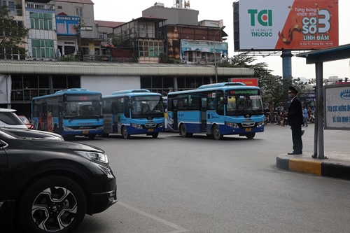 Hà Nội 118 121 tuyến buýt trợ giá bắt đầu hoạt động 100 công suất
