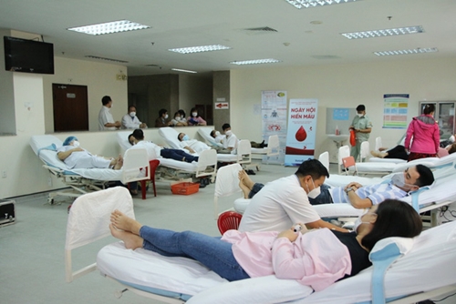 Thừa Thiên Huế Gần 200 cán bộ y tế hiến máu tình nguyện