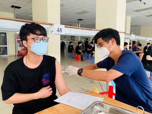 Thêm 2 000 sinh viên ĐHQG-HCM được tiêm vaccine ngừa COVID-19