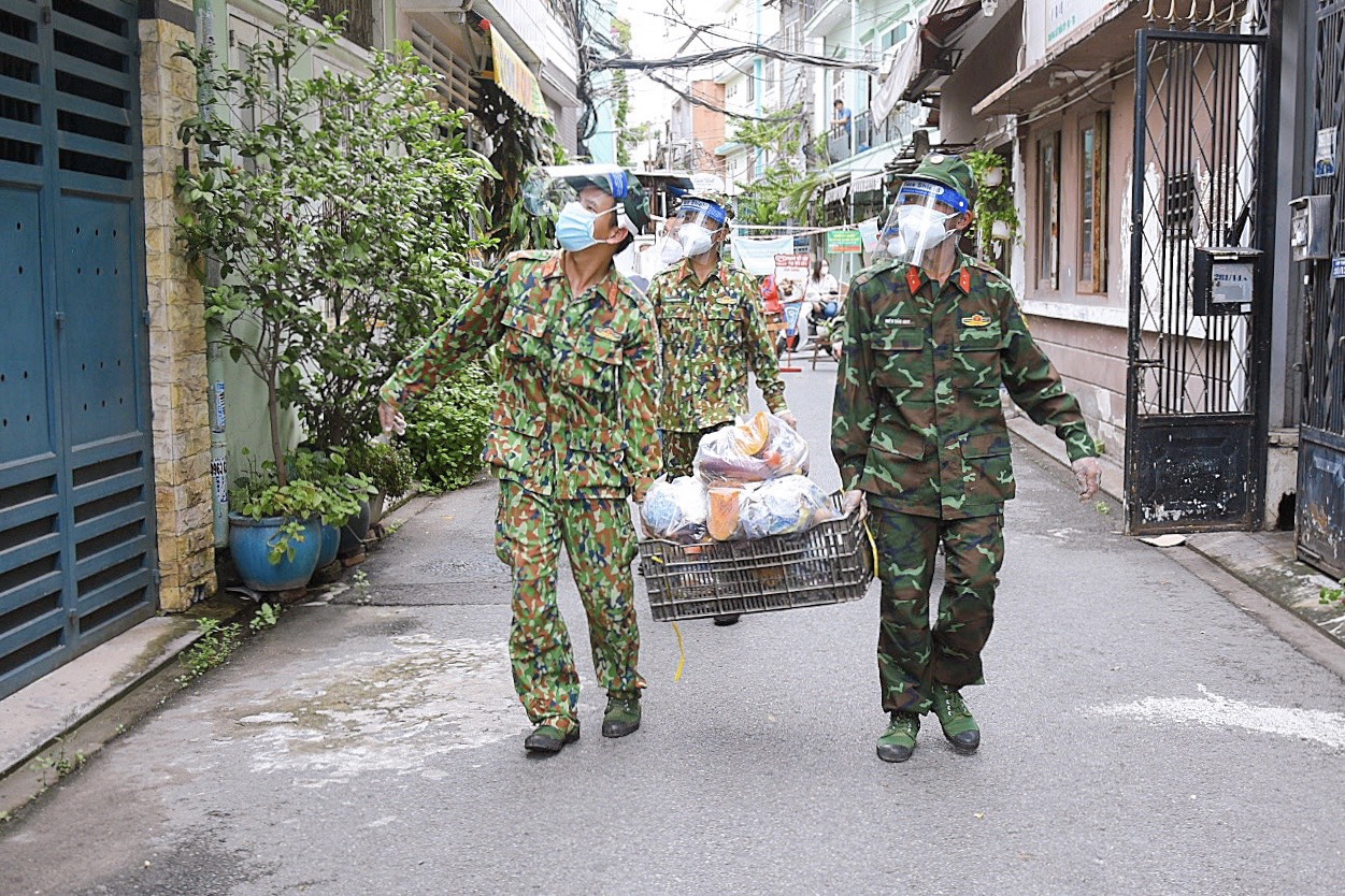 Bộ đội Cụ Hồ: Với các hình ảnh về Bộ đội Cụ Hồ, quý khách sẽ được chiêm ngưỡng những hình ảnh đầy nghĩa cử và sự trung thành của các anh hùng. Các bức ảnh độc đáo này sẽ giúp bạn hiểu rõ hơn về cuộc đấu tranh giành độc lập và tự do của dân tộc Việt Nam.