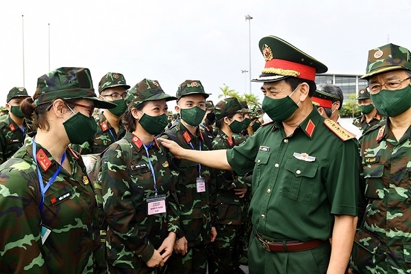 Phẩm chất của bộ đội Cụ Hồ là sự xung kích và theo đuổi tuân thủ pháp luật. Những nỗ lực, tinh thần lạc quan và khả năng tương tác giữa các thành viên trong bộ đội khiến họ trở thành hình ảnh tự hào của quân đội Việt Nam. Hãy cùng nhau khám phá bộ đội Cụ Hồ bằng những hình ảnh cực kì sống động.