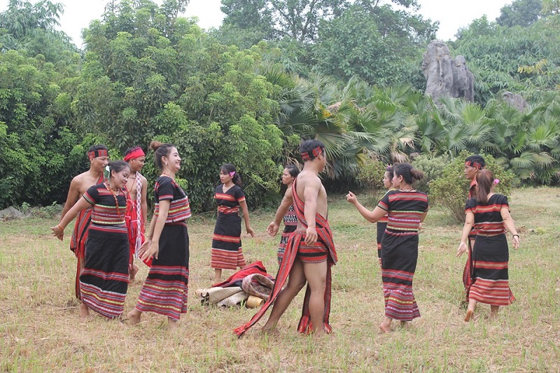 Tục đi Sim - nét đẹp văn hóa của người Pa Cô, Vân Kiều