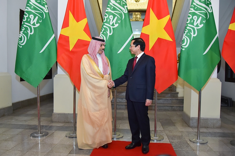 Quan hệ hợp tác giữa Việt Nam và Ả Rập Xê Út đã được củng cố trên nền tảng lá cờ, đó là biểu hiện tích cực của tình hữu nghị giữa hai nước. Các mối quan hệ kinh tế, chính trị và xã hội giữa hai nước đã và đang phát triển tích cực, đem lại nhiều cơ hội hợp tác lớn cho cả hai bên.