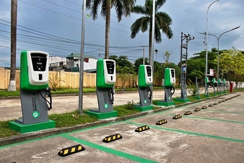Cần chuẩn hóa trạm sạc cho người dân sử dụng phương tiện giao thông xanh tại các đô thị
