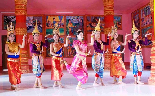 Đặc sắc nghệ thuật trình diễn dân gian hát Aday của người Khmer