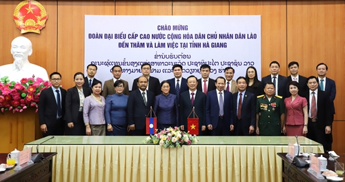 Phó Chủ tịch nước CHDCND Lào thăm và làm việc tại tỉnh Hà Giang