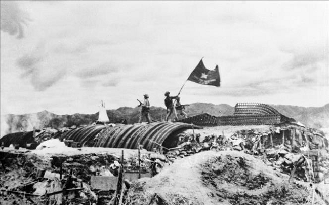 Điện Biên Phủ đã trở thành một biểu tượng về sự đấu tranh dân tộc và chiến thắng của Việt Nam trước quân đội Pháp trong cuộc chiến tranh giành độc lập. Hãy cùng điểm lại những kỷ niệm và cảm nhận về Điện Biên Phủ qua những hình ảnh đầy màu sắc và cảm động.