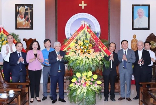 Chủ tịch MTTQ Việt Nam chúc mừng Tòa Giám mục và Ban Trị sự Phật giáo Thanh Hóa