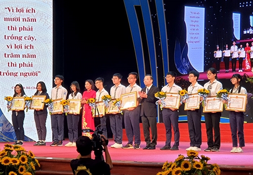 Lễ tuyên dương, khen thưởng học sinh giỏi tiêu biểu Thủ đô năm học 2021 - 2022